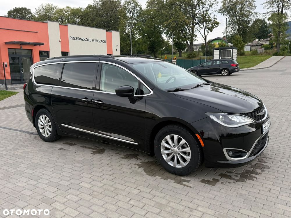 Chrysler Pacifica - 11