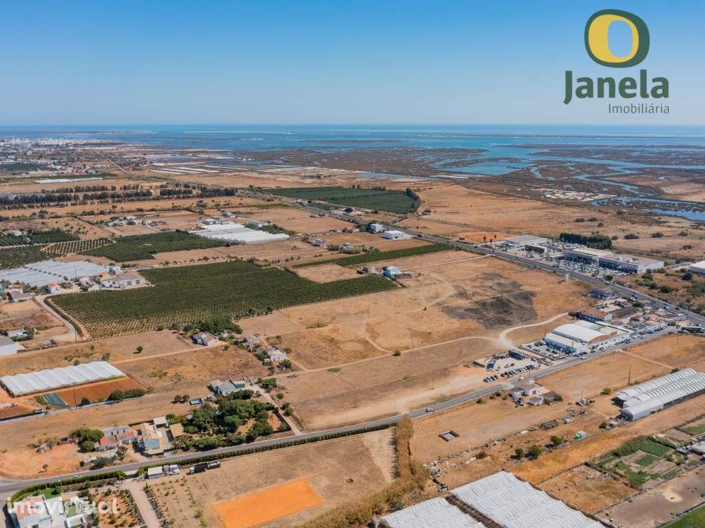 Fantástico lote junto estrada nacional 125 para habitação e comércio - Grande imagem: 2/11