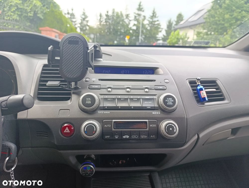 Honda Civic 1.8 Comfort - 31