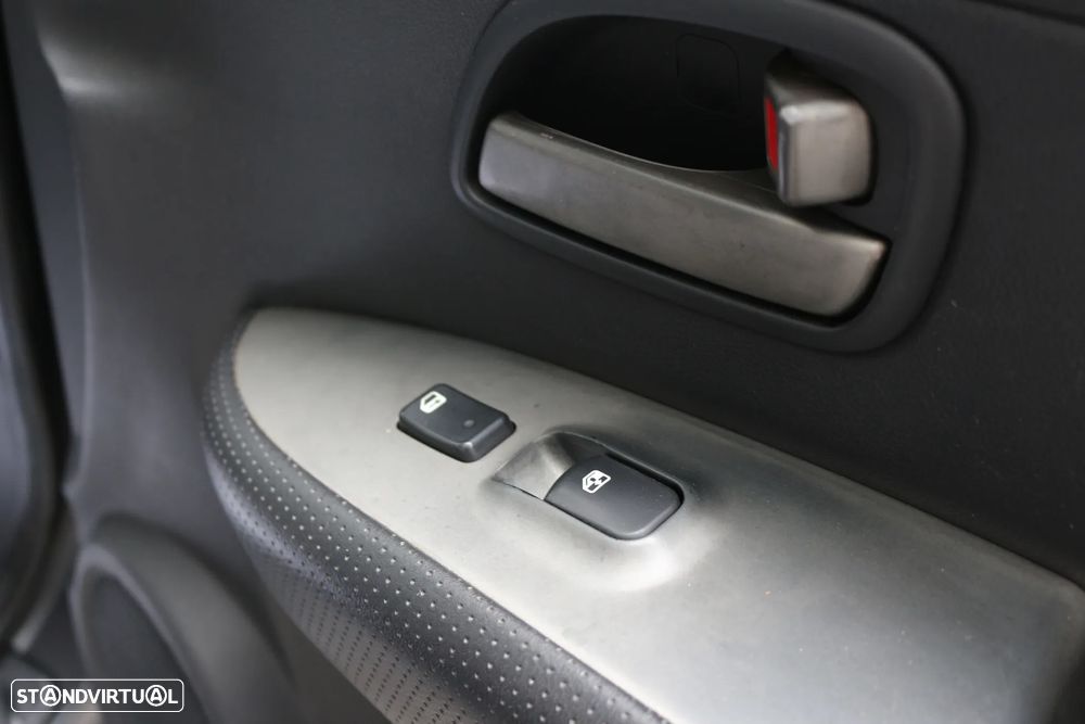 Kia Carens 2.0 CRDi Mood - 28