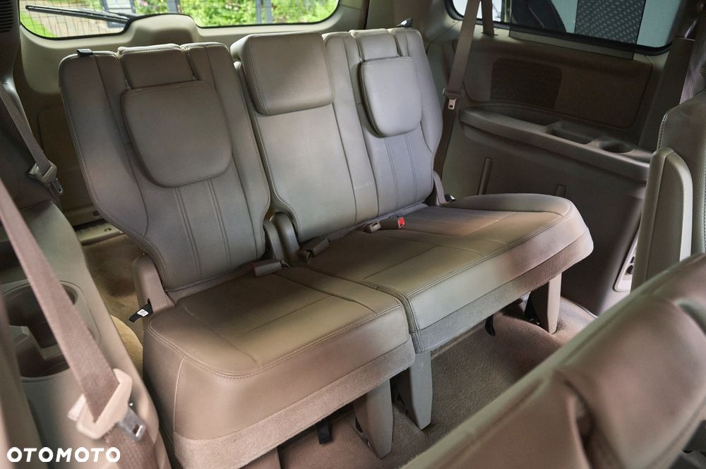 Chrysler Town & Country 3.6 Limited - 34