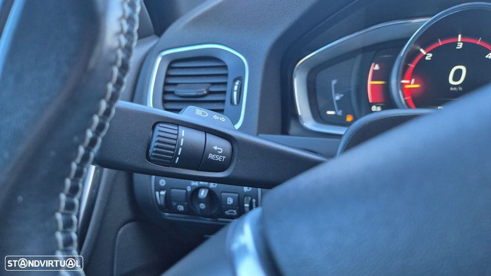 Volvo V60 2.0 D2 R-Design Momentum - 28