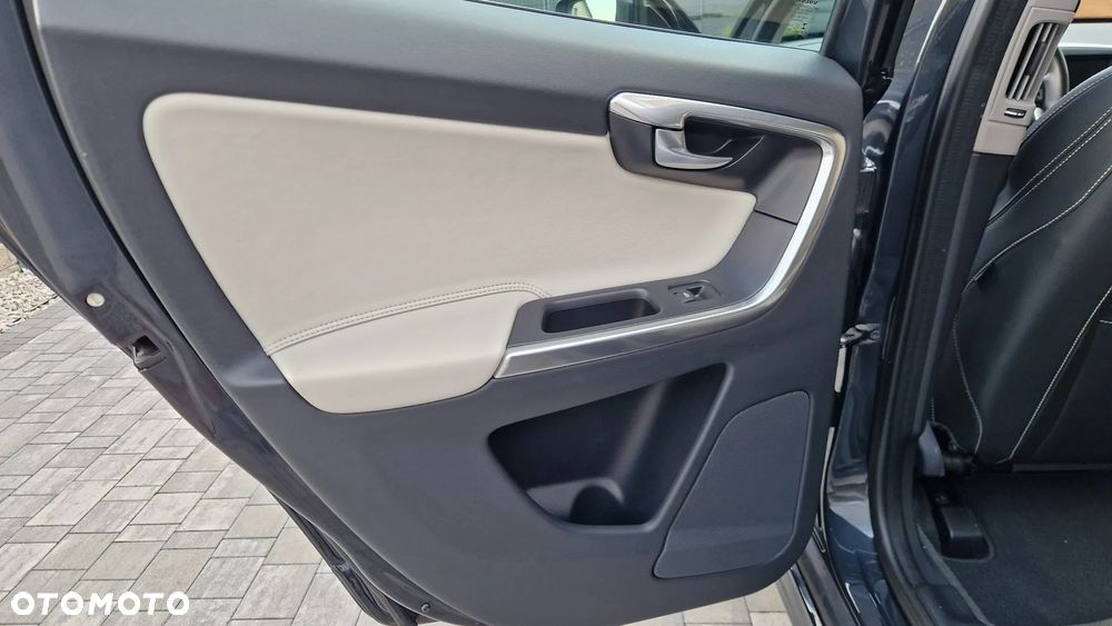 Volvo XC 60 D5 AWD Summum - 33