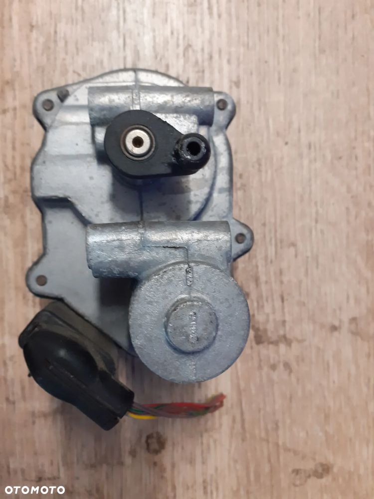 NASTAWNIK KLAP WIROWYCH KOLEKTORA SSACEGO AUDI A4B8 - 2