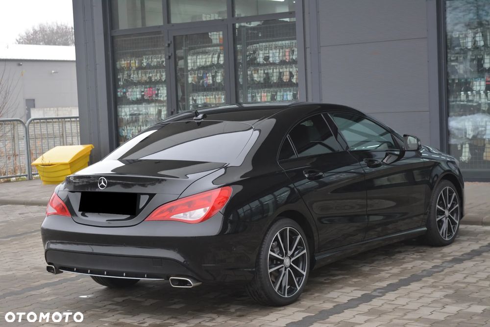 Mercedes-Benz CLA 180 7G-DCT StreetStyle - 24