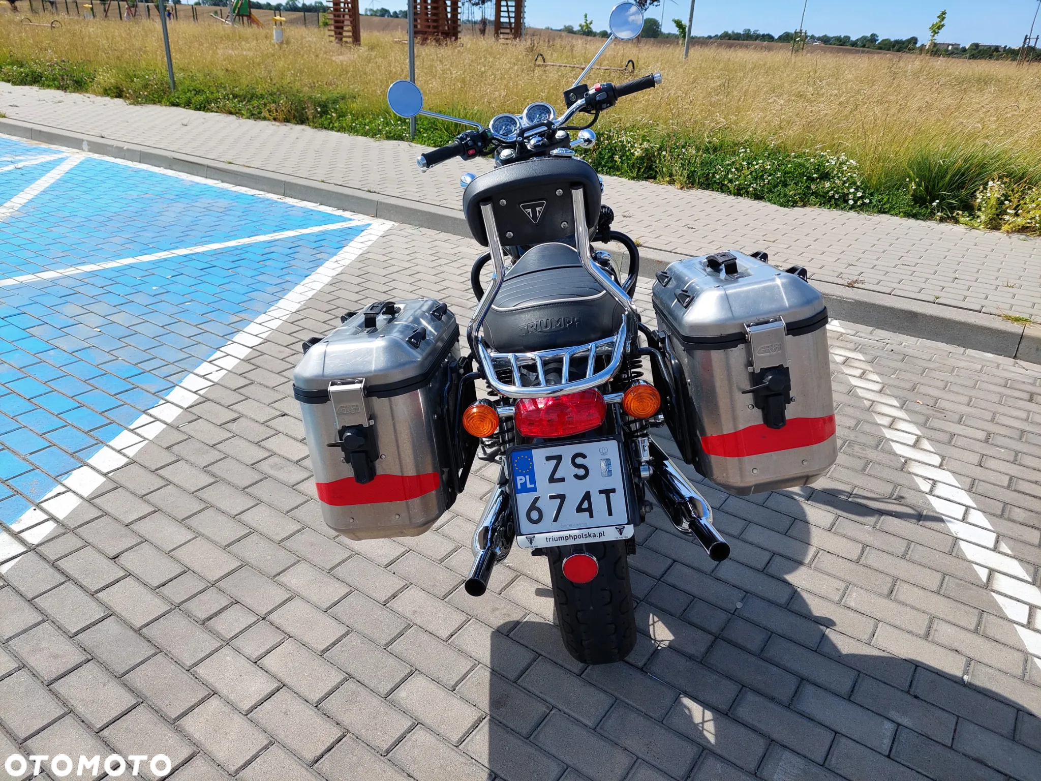 Triumph Bonneville - 4