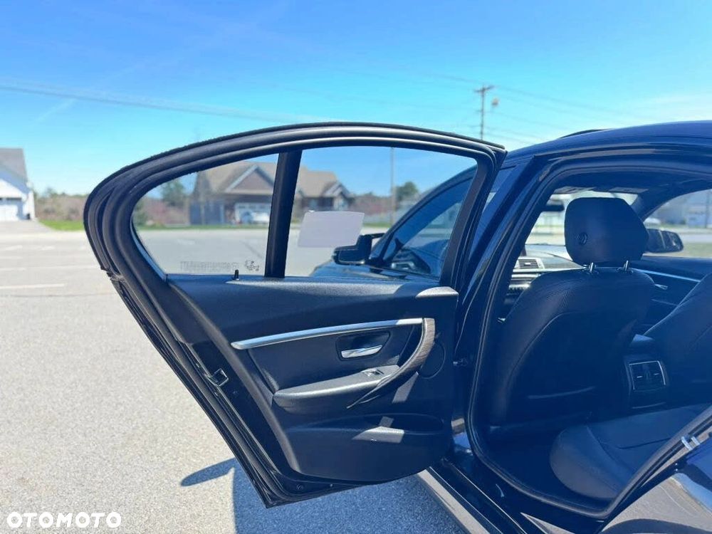 BMW Seria 3 330i M Sport - 12