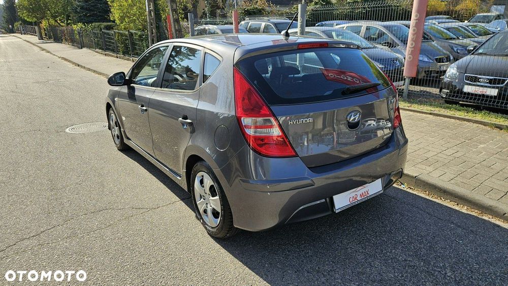 Hyundai i30 1.6 CRDi FIFA WM Edition - 12