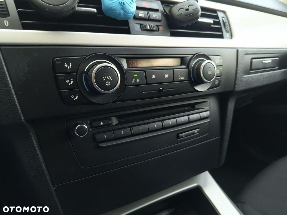 BMW Seria 3 318i - 21