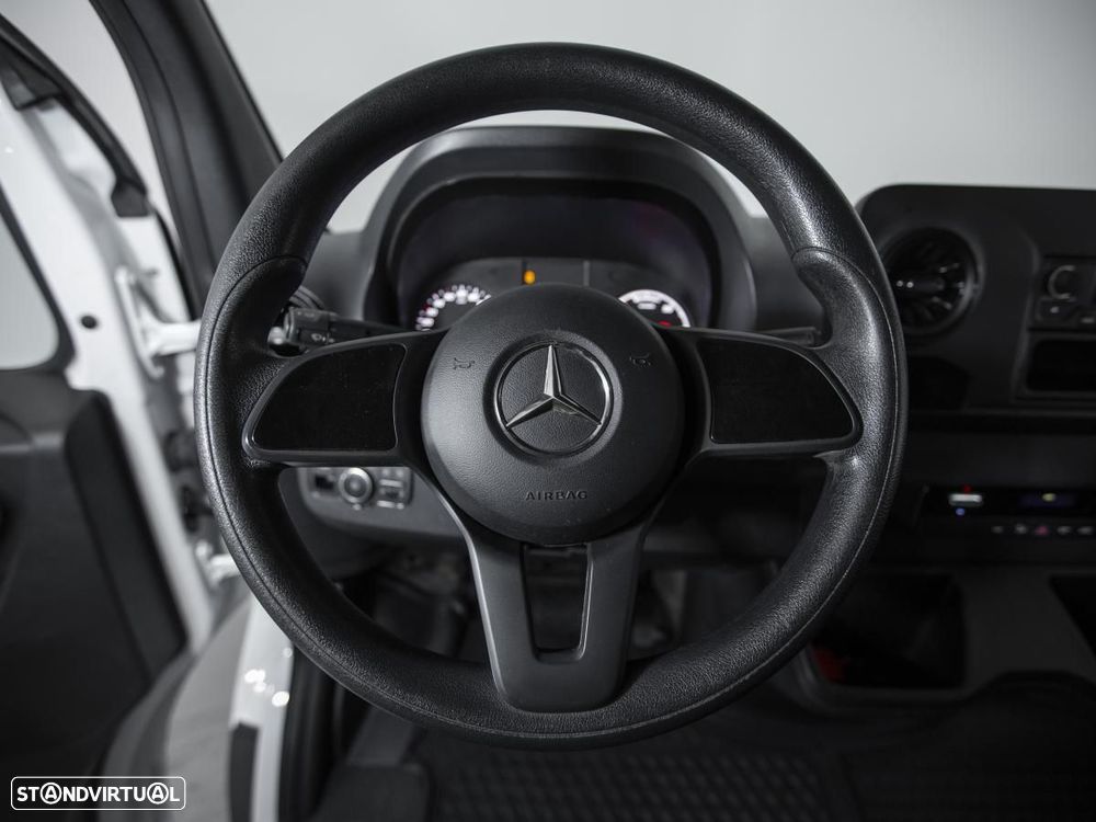 Mercedes-Benz E-SPRINTER - 16
