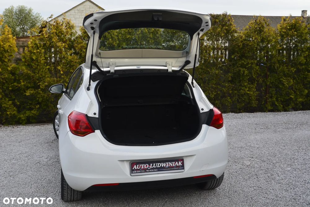Opel Astra 1.6 Design Edition - 18