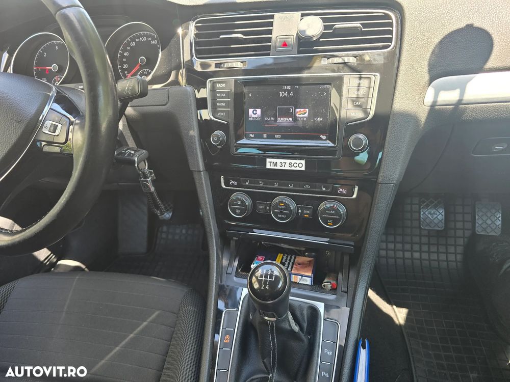 Volkswagen Golf - 6