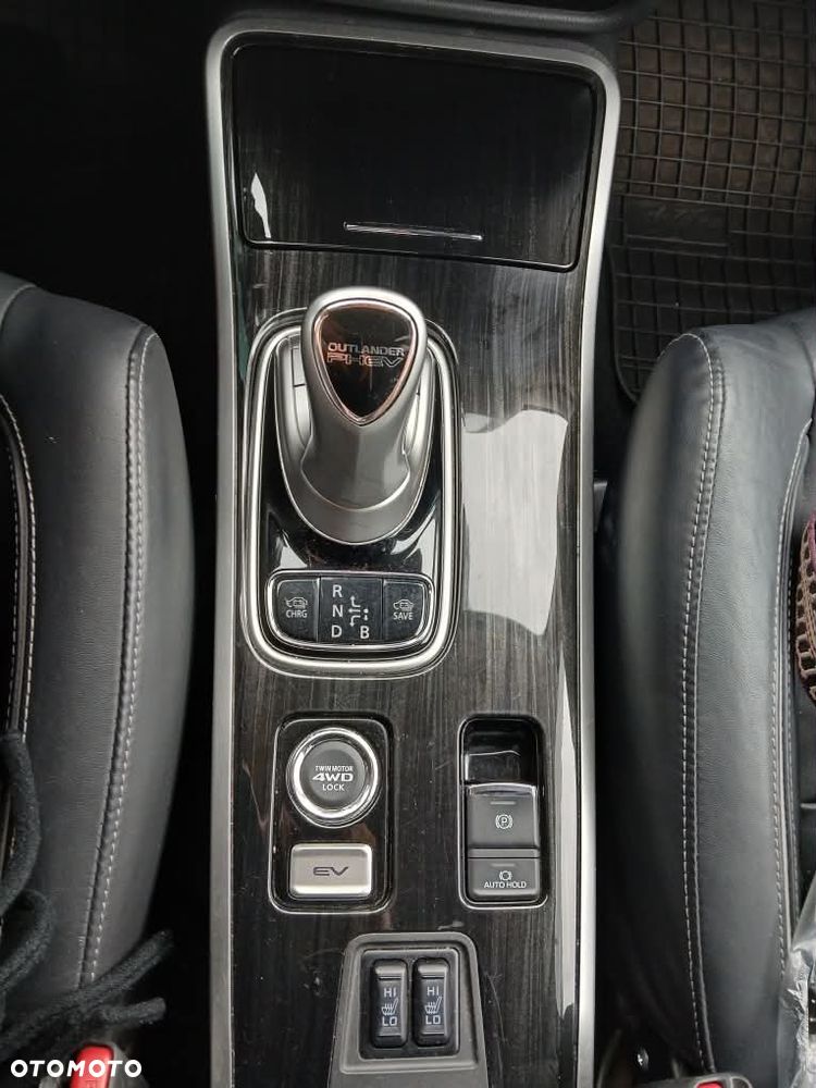 Mitsubishi Outlander - 6