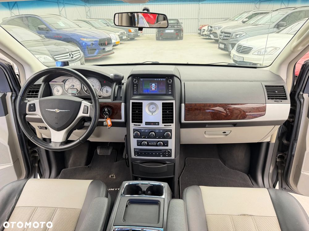 Chrysler Town & Country 4.0 Limited - 6
