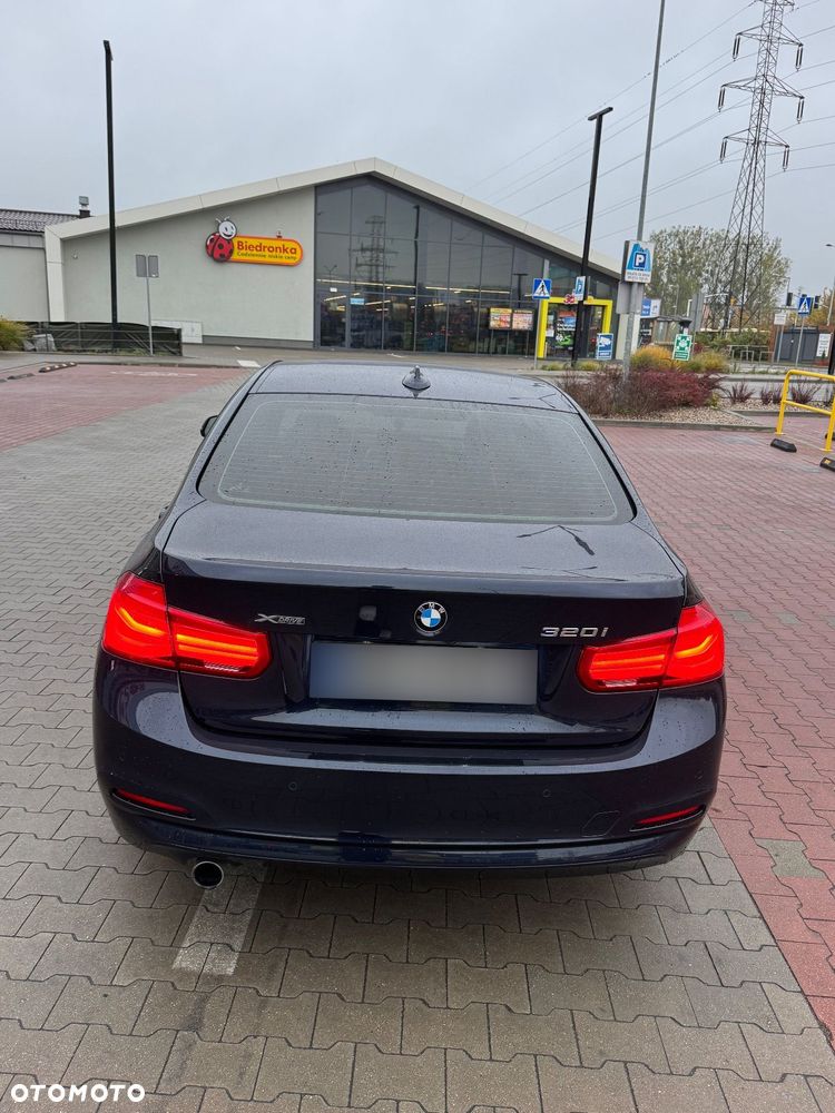 BMW Seria 3 320i xDrive - 8