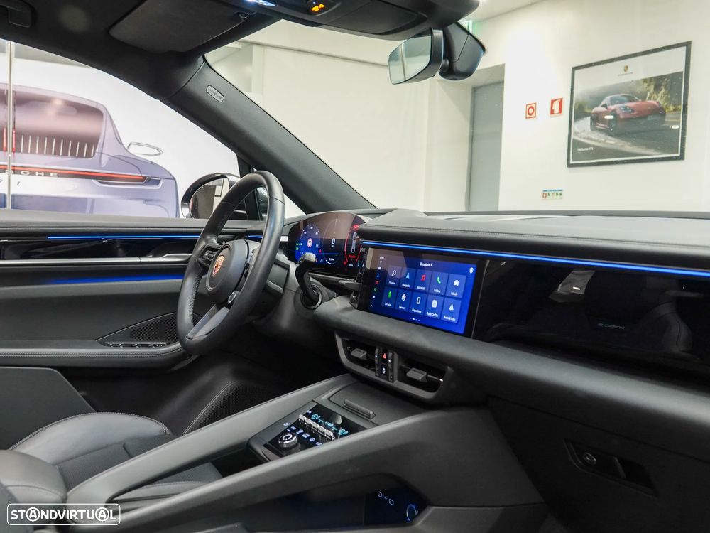 Porsche Macan Electric 4 - 31