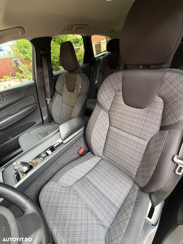 VOLVO XC60 2023 — imagine 8