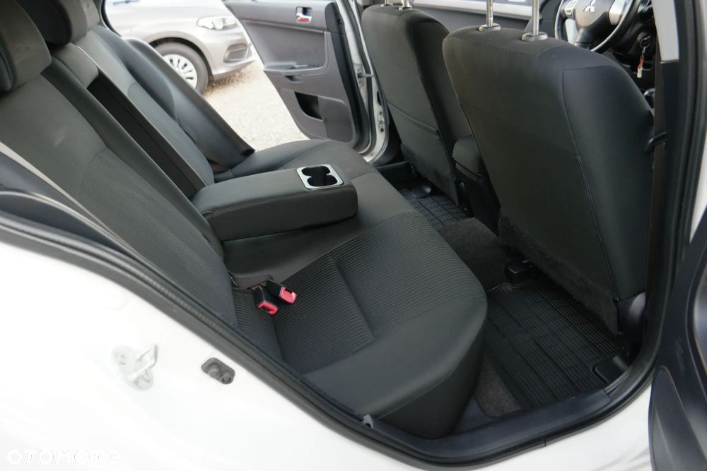 Mitsubishi Lancer - 22