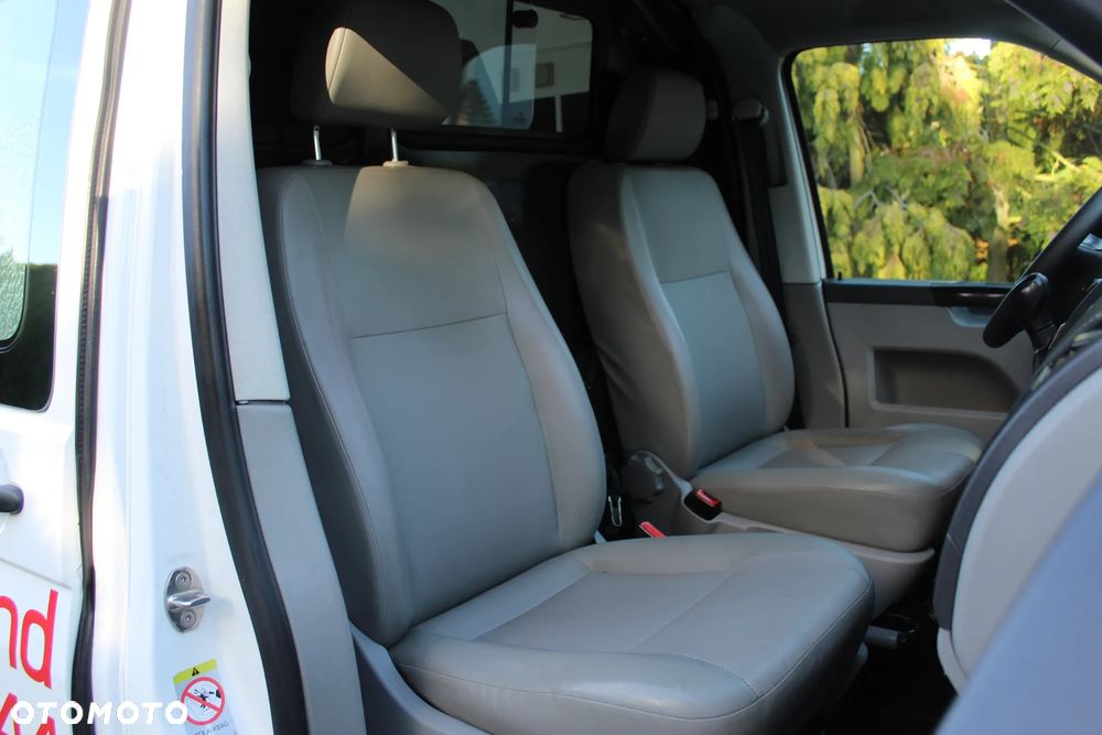 Volkswagen T5  AMBULANS KARETKA - 27
