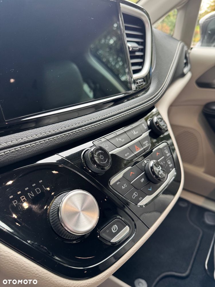 Chrysler Pacifica - 7