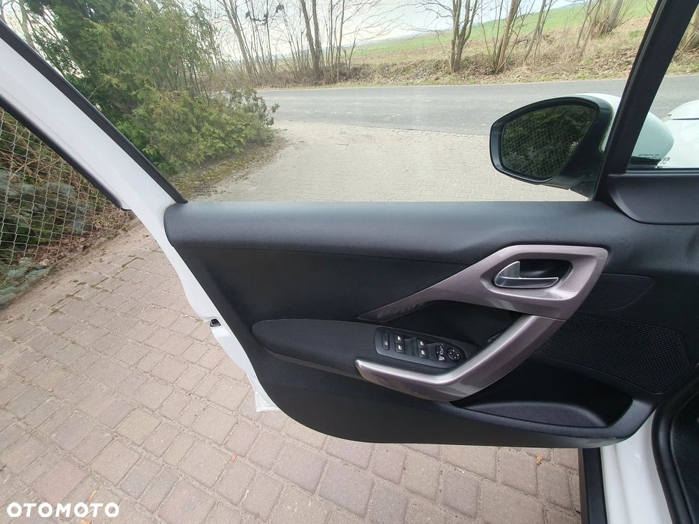 Peugeot 2008 1.6 e-HDi Active S&S - 12