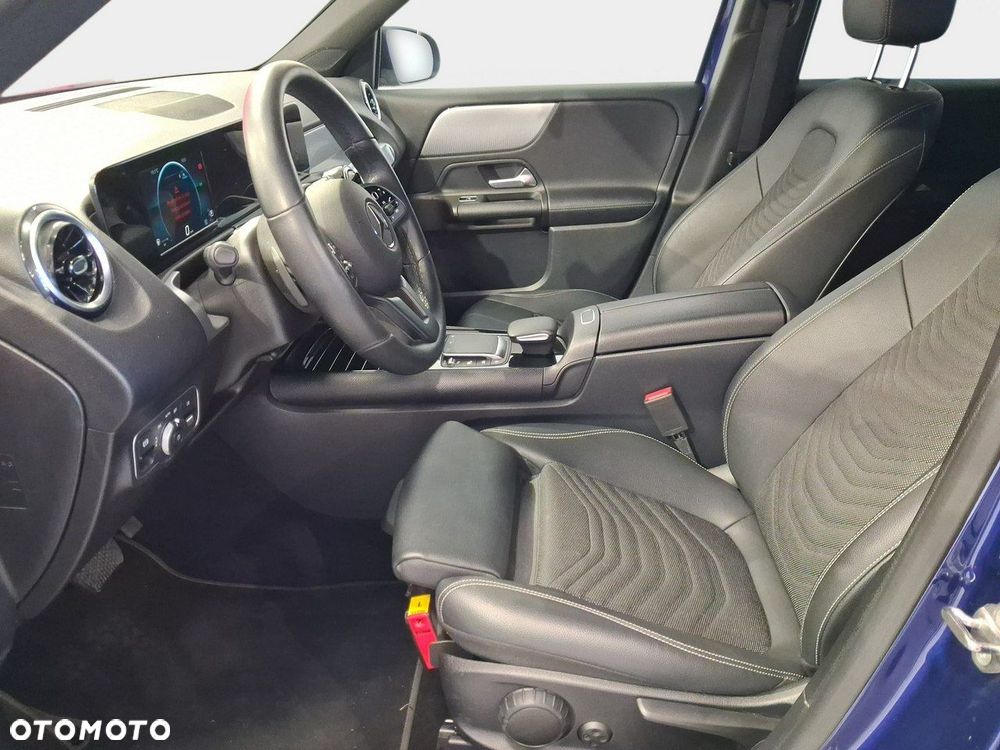 Mercedes-Benz GLB - 11