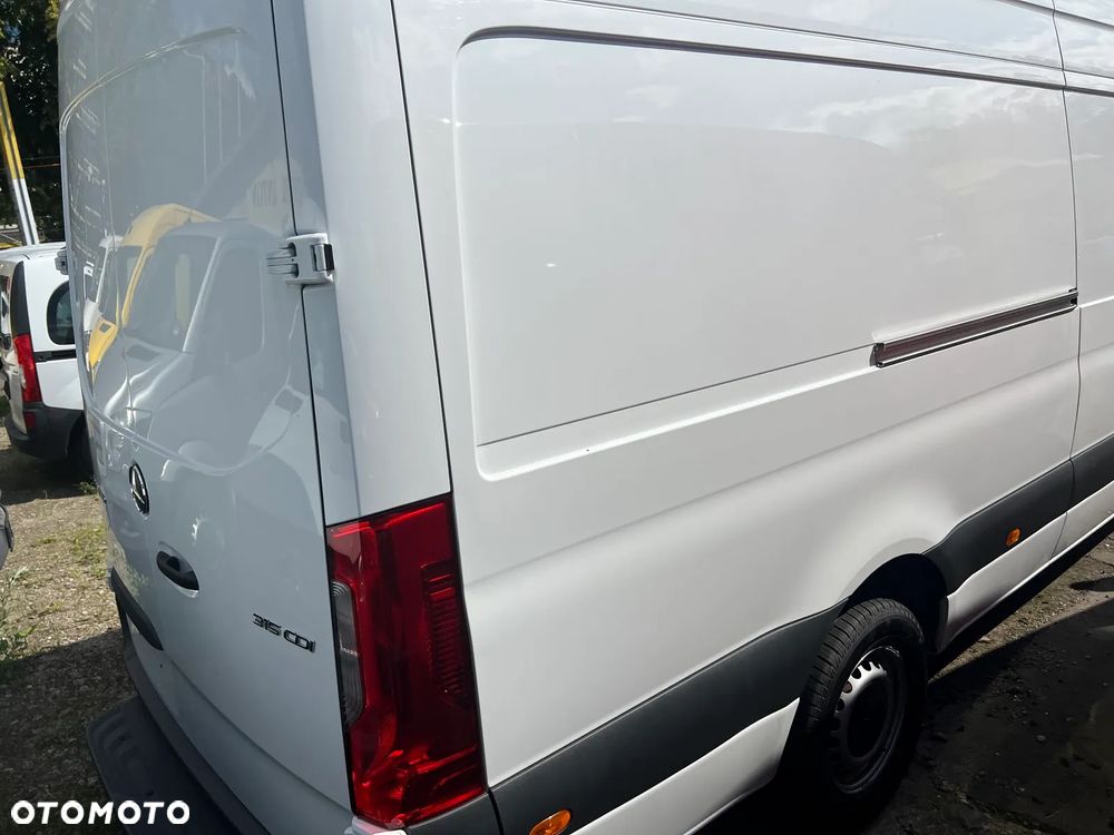 Mercedes-Benz Sprinter - 5