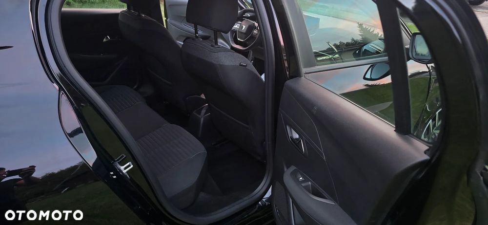 Peugeot 208 - 18