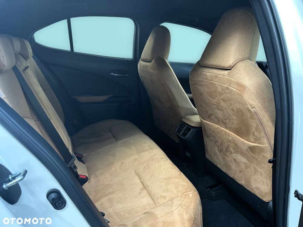 Lexus UX - 15