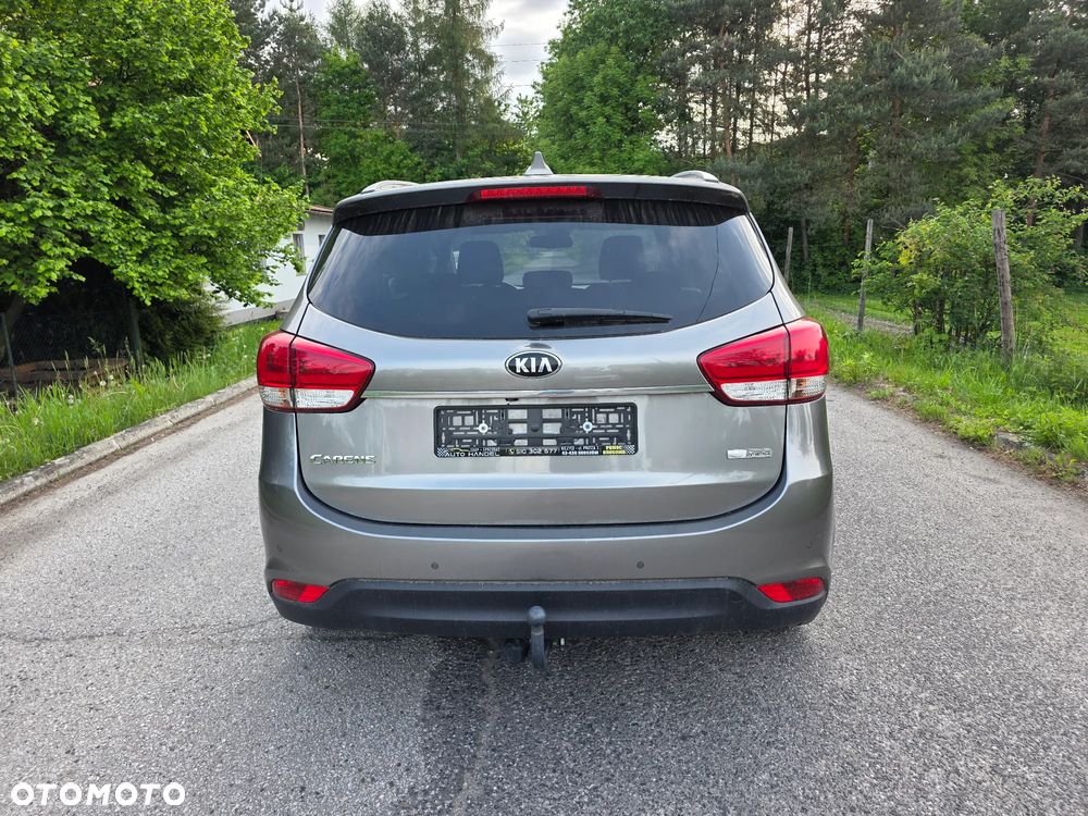 Kia Carens - 8
