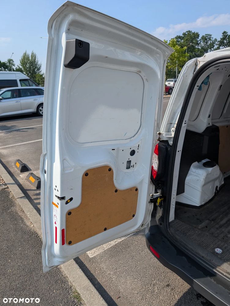 Ford Transit Courier - 15