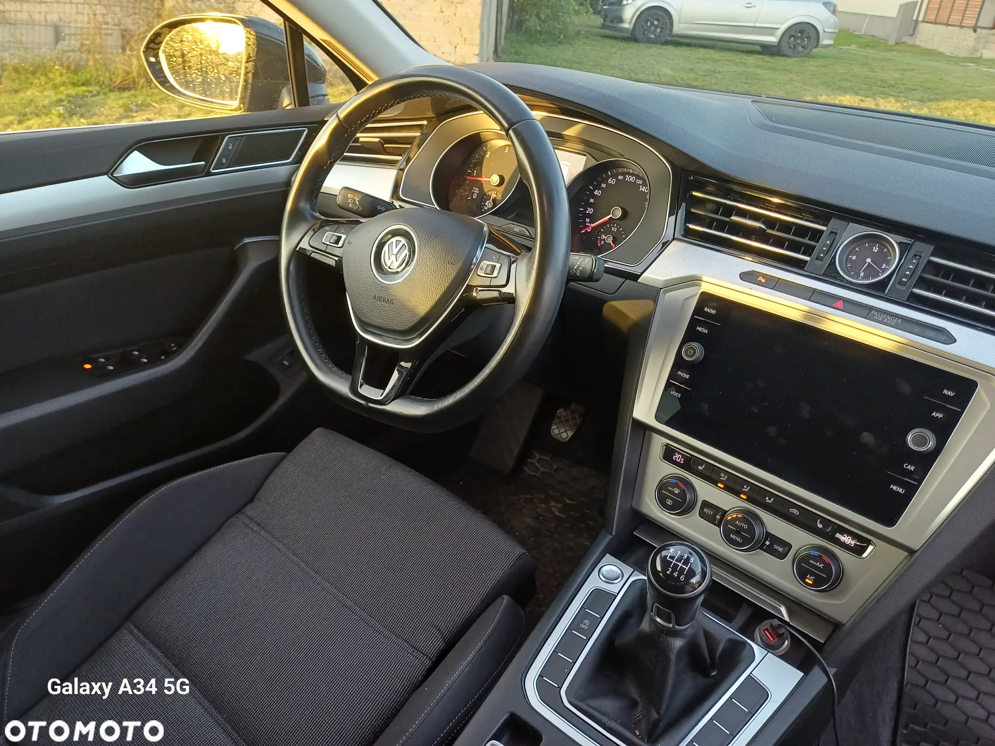 Volkswagen Passat 2.0 TDI SCR Comfortline - 9