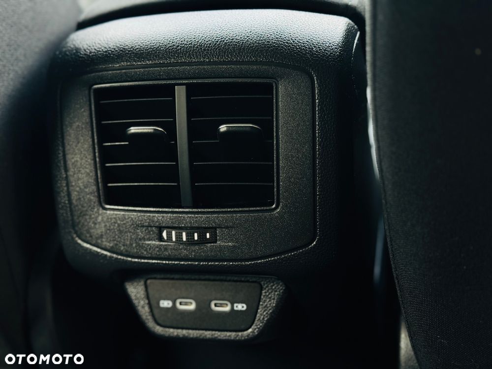 Volkswagen T-Roc 1.5 TSI ACT OPF DSG IQ.DRIVE - 24