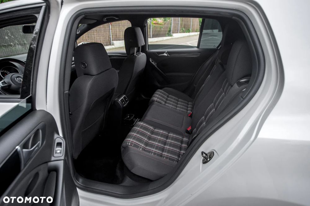 Volkswagen Golf 2.0 GTI - 9