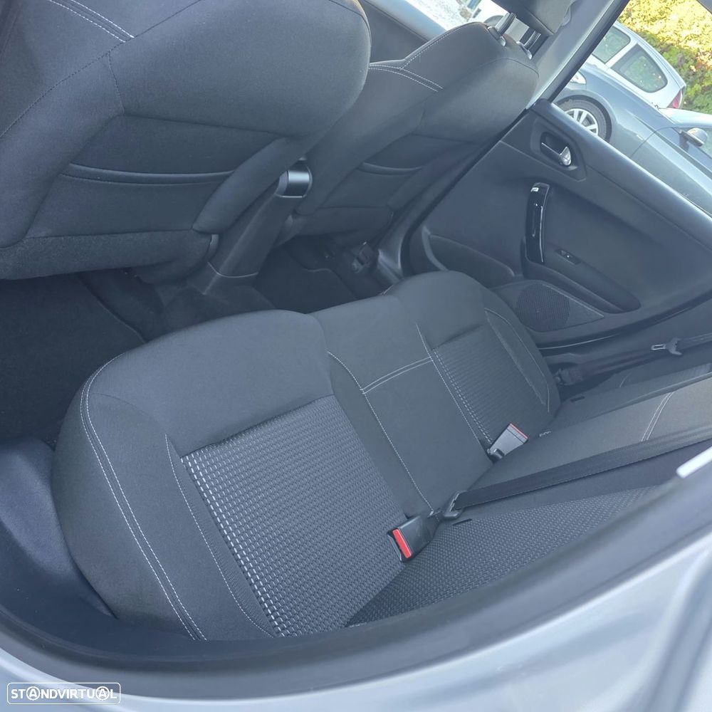 Peugeot 208 1.2 PureTech Allure EAT6 - 32