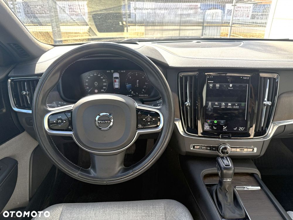 Volvo V90 Cross Country - 16