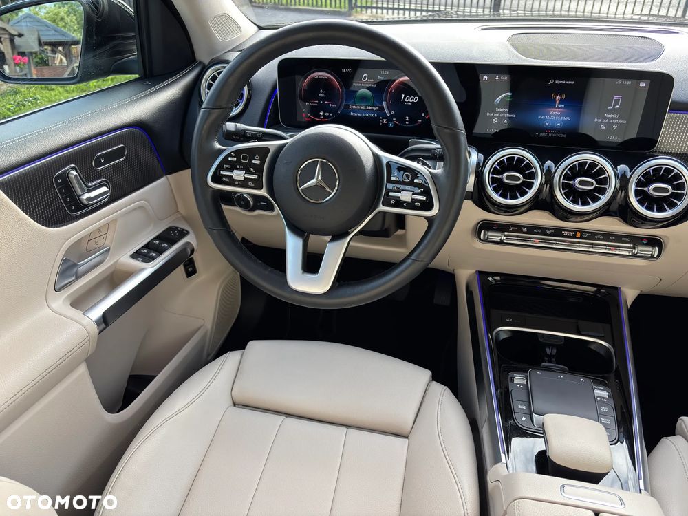 Mercedes-Benz GLB 250 4Matic 8G-DCT - 12