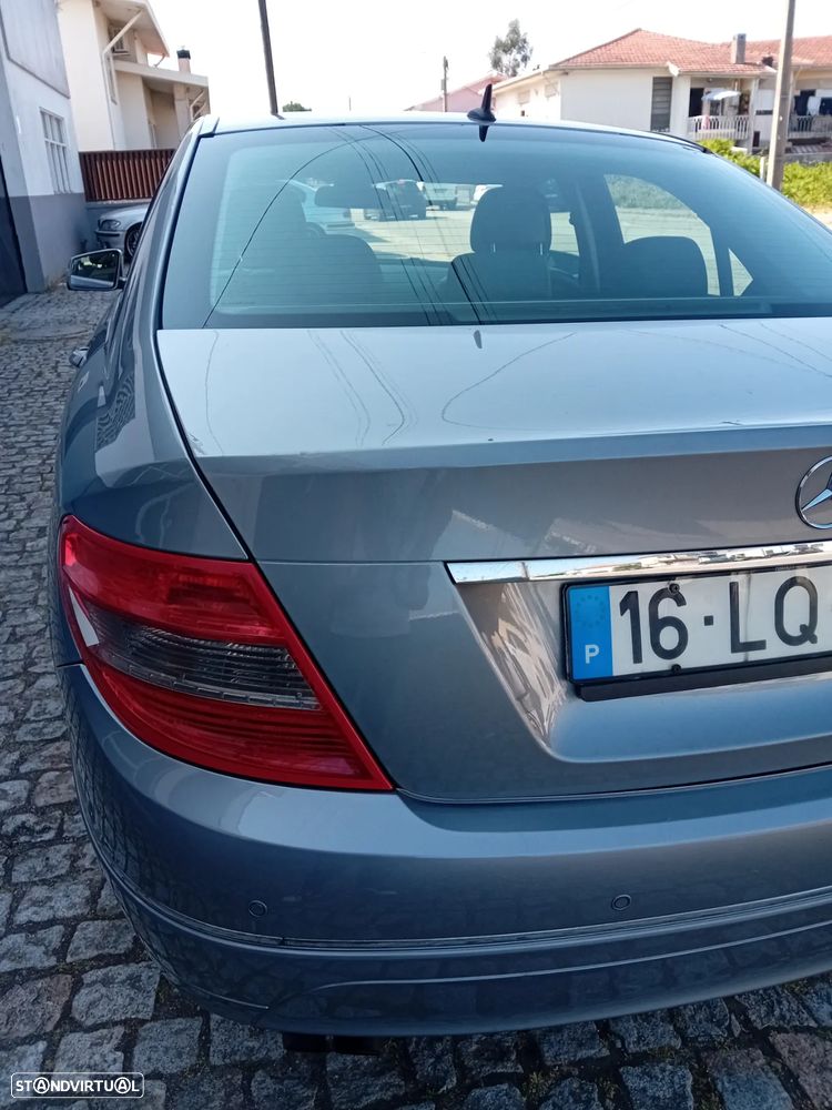 Mercedes-Benz 200 - 2