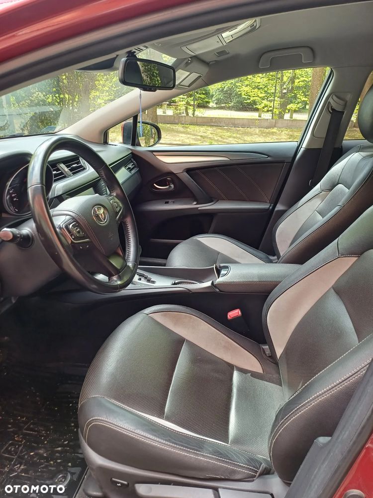 Toyota Avensis 1.8 Premium MS - 9