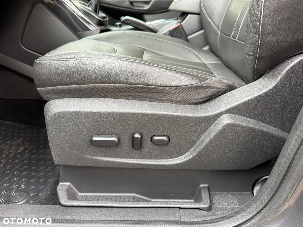 Ford Kuga 2.0 TDCi 2x4 Titanium - 13