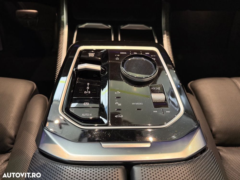BMW Seria 7 740d xDrive - 26