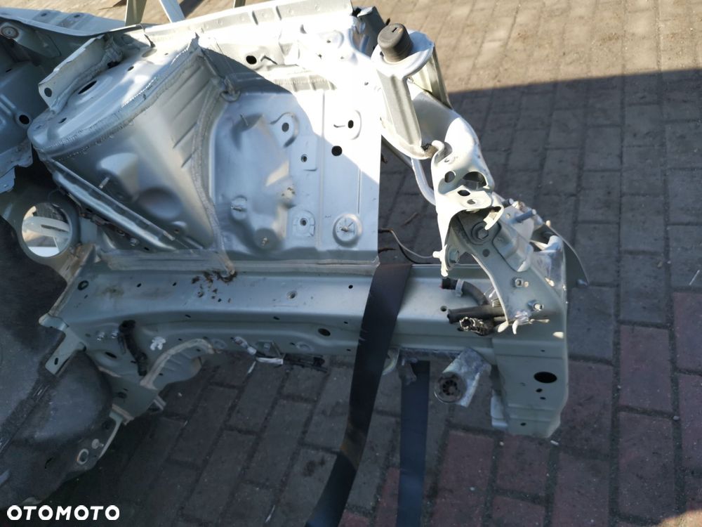MITSUBISHI OUTLANDER IV 21 CWIARTKA BLOTNIK TYL PRAWY USA - 9