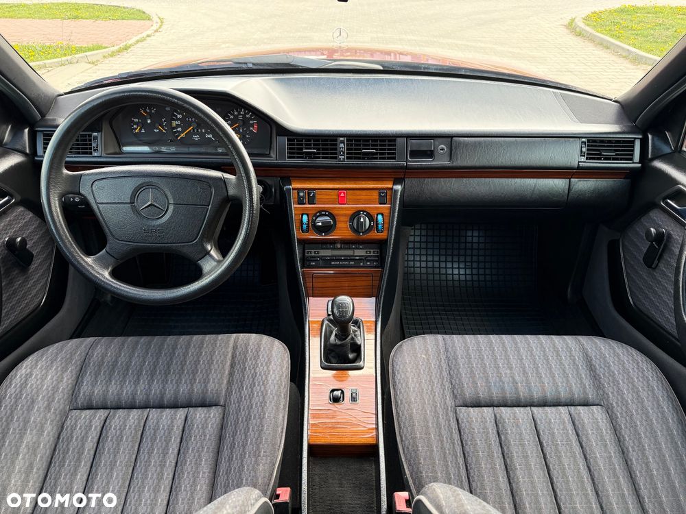 Mercedes-Benz W124 (1984-1993) - 13