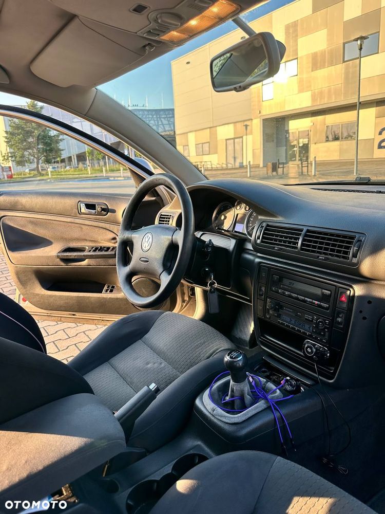 Volkswagen Passat 1.9 TDI Basis - 12