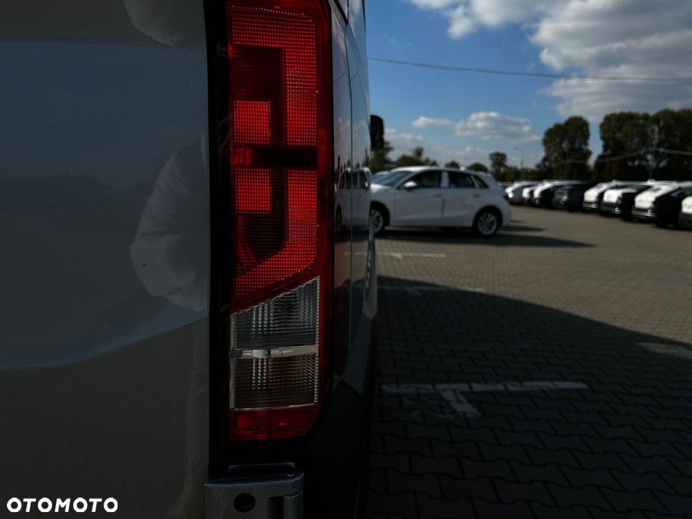 Volkswagen Crafter 35 2.0 TDI L3H3 177 KM AUTOMAT - 30