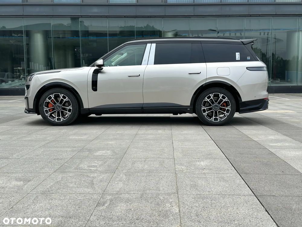 Lynk & Co 900 - 10