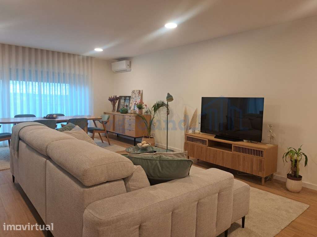 Apartamento T3 Novo com 2 Suítes, Garagem Dupla e Varandas em Todas... - Grande imagem: 2/36