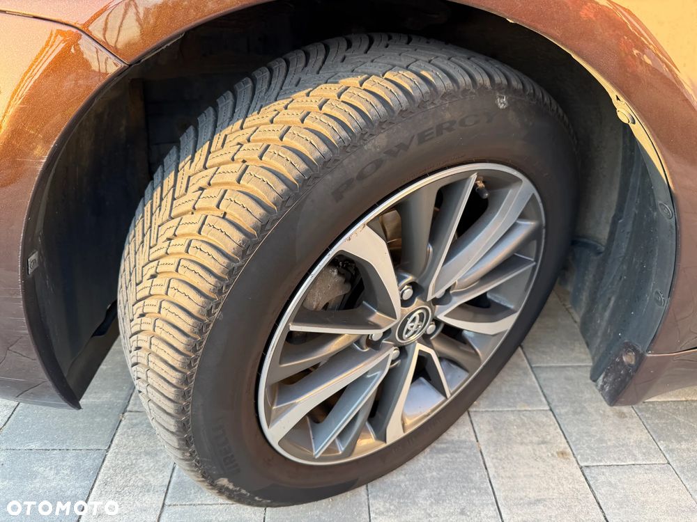Toyota Avensis 1.8 Premium - 14