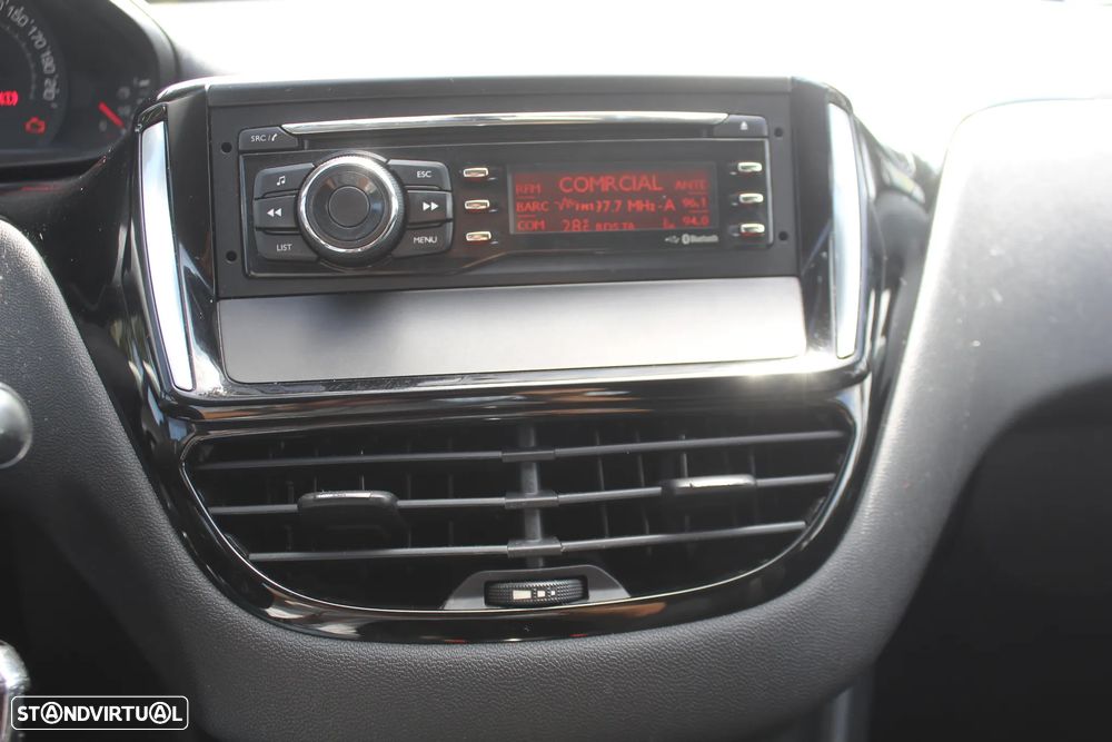 Peugeot 208 - 12