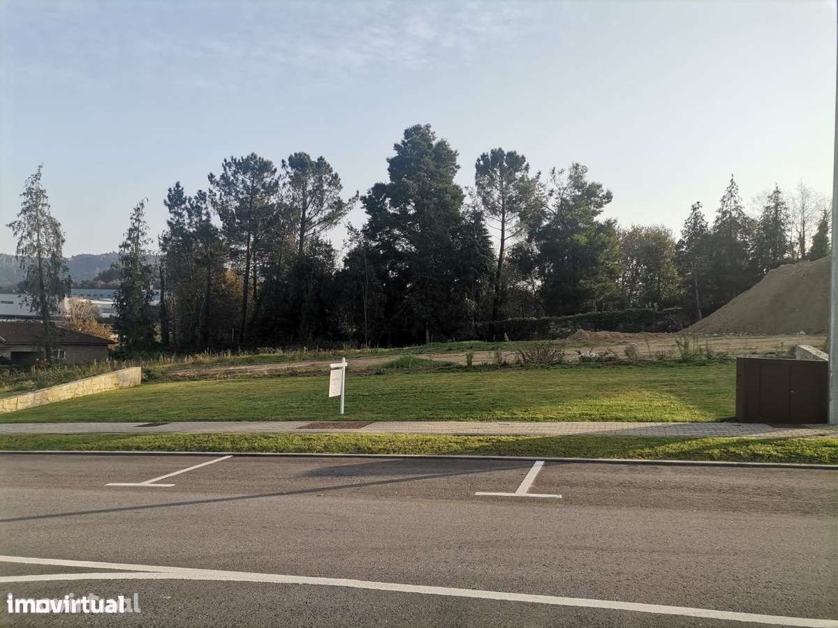 Lotes Individuais com arquiteturas variadas em Palmeira - Braga - Grande imagem: 5/10